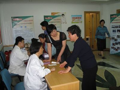 心系女性，關(guān)愛(ài)家庭 營(yíng)養(yǎng)健康教育活動(dòng)順利啟動(dòng)并開(kāi)展現(xiàn)場(chǎng)咨詢